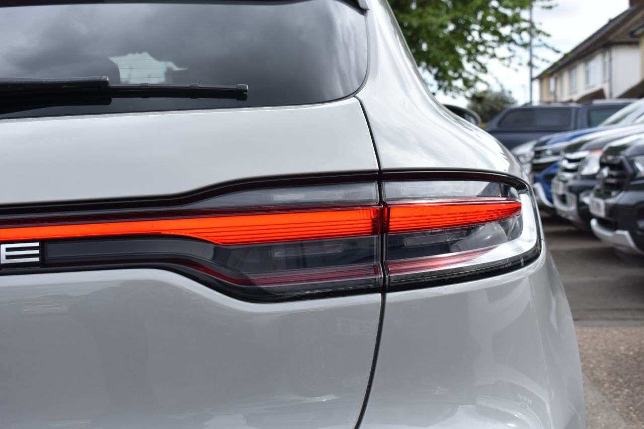 2019 PORSCHE MACAN 2019 PORSCHE MACAN