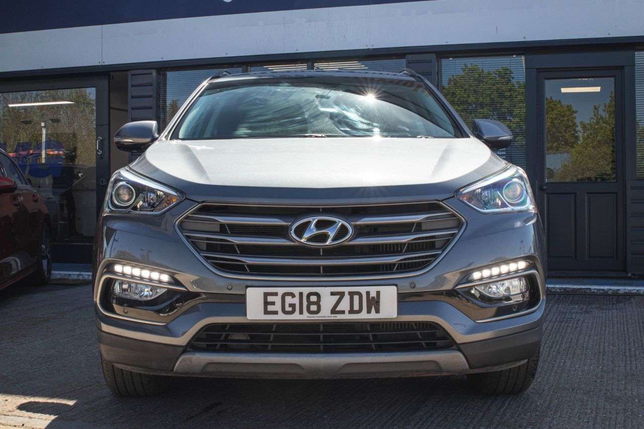 A 2018 HYUNDAI SANTA FE 2.2 CRDi Blue Drive Premium SUV 5dr Diesel Manual 4WD Euro 6 (s/s) (200 ps) A 2018 HYUNDAI SANTA FE 2.2 CRDi Blue Drive Premium SUV 5dr Diesel Manual 4WD Euro 6 (s/s) (200 ps)