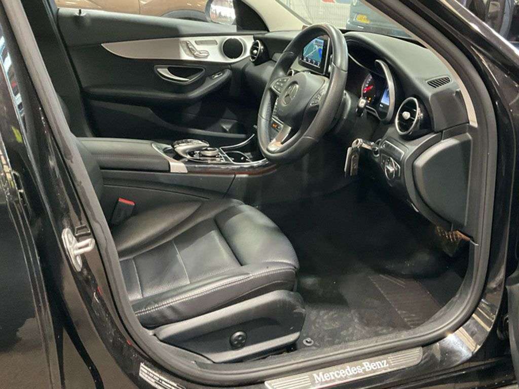 A 2017 MERCEDES-BENZ C-CLASS 2.0 C350e 6.4kWh Sport (Premium) Saloon 4dr Petrol Plug-in Hybrid G-Tronic+ A 2017 MERCEDES-BENZ C-CLASS 2.0 C350e 6.4kWh Sport (Premium) Saloon 4dr Petrol Plug-in Hybrid G-Tronic+