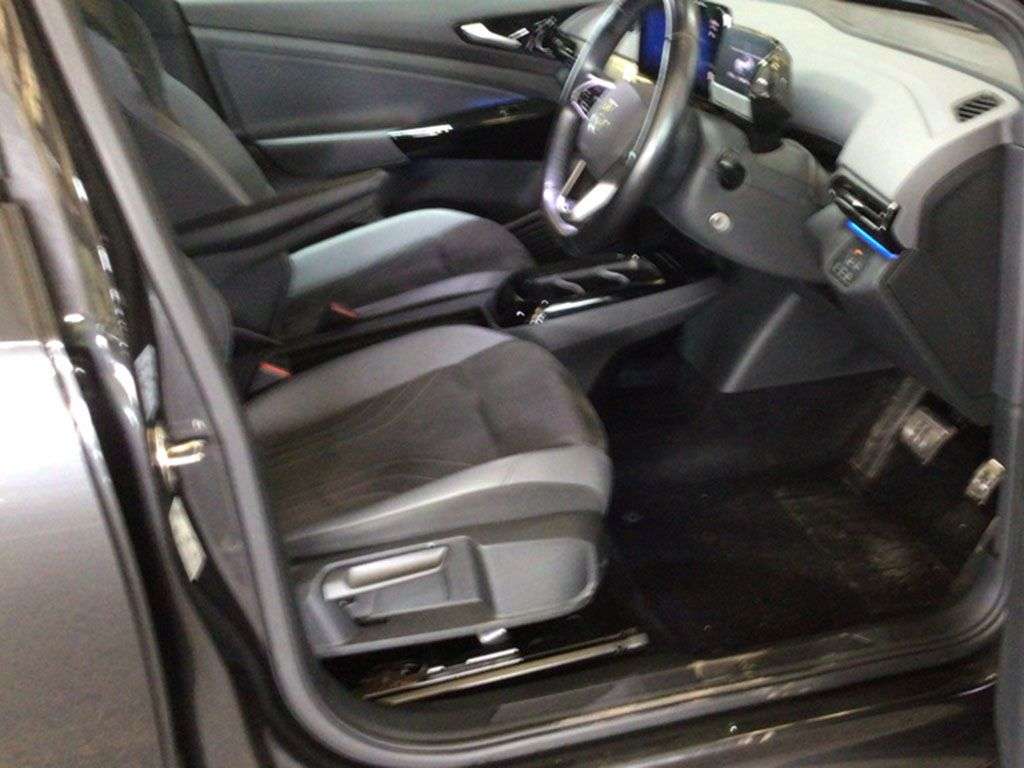 A 2022 VOLKSWAGEN 181 Pure 52kWh Life SUV 5dr Electric Auto (148 ps) A 2022 VOLKSWAGEN 181 Pure 52kWh Life SUV 5dr Electric Auto (148 ps)