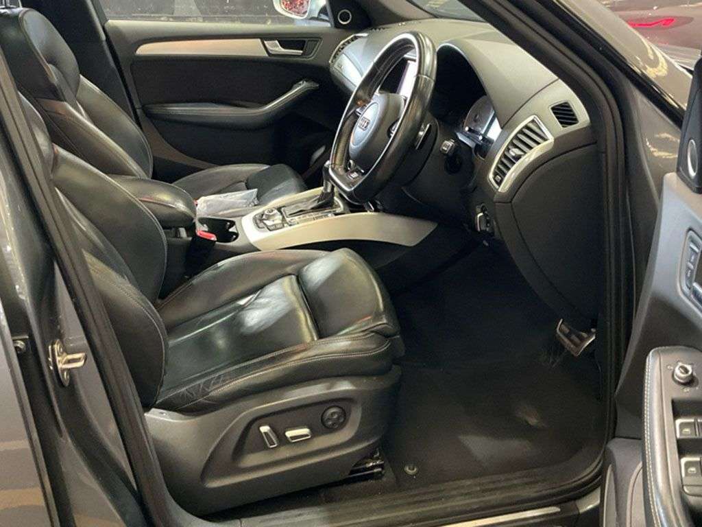 A 2016 AUDI SQ5 3.0 BiTDI V6 SUV 5dr Diesel Tiptronic quattro Euro 6 (s/s) (313 ps) A 2016 AUDI SQ5 3.0 BiTDI V6 SUV 5dr Diesel Tiptronic quattro Euro 6 (s/s) (313 ps)