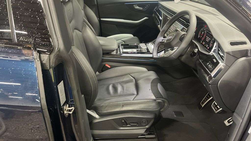 2025 AUDI Q8 2025 AUDI Q8