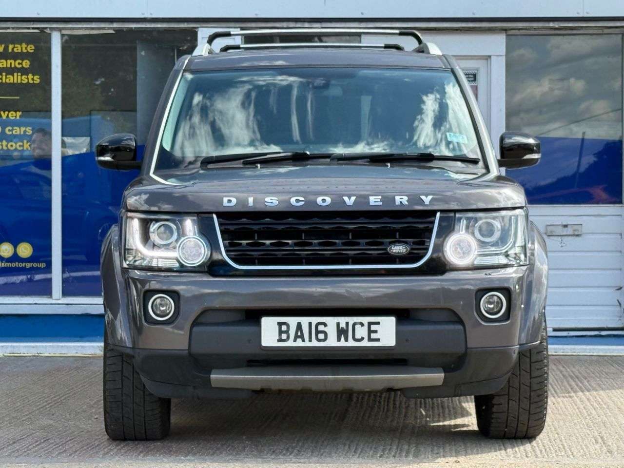 A 2016 LAND ROVER DISCOVERY 4 3.0 SD V6 Landmark SUV 5dr Diesel Auto 4WD Euro 6 (s/s) (256 bhp) A 2016 LAND ROVER DISCOVERY 4 3.0 SD V6 Landmark SUV 5dr Diesel Auto 4WD Euro 6 (s/s) (256 bhp)