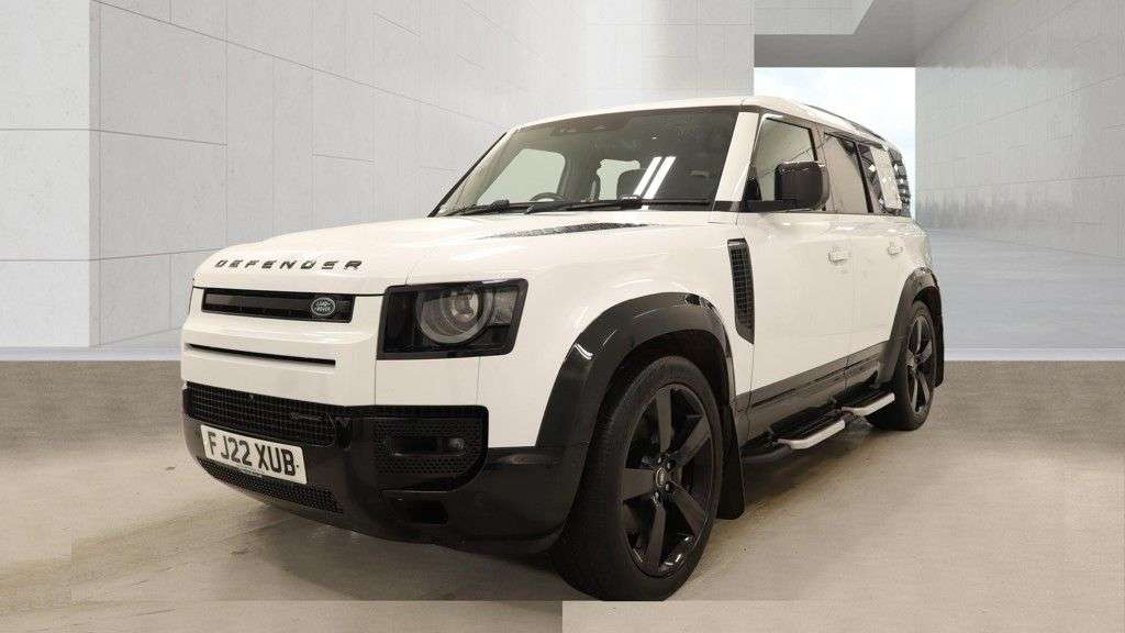 A 2022 LAND ROVER DEFENDER 3.0 D300 MHEV X-Dynamic HSE SUV 5dr Diesel Auto 4WD Euro 6 | HEATED WINDSCR A 2022 LAND ROVER DEFENDER 3.0 D300 MHEV X-Dynamic HSE SUV 5dr Diesel Auto 4WD Euro 6 | HEATED WINDSCR