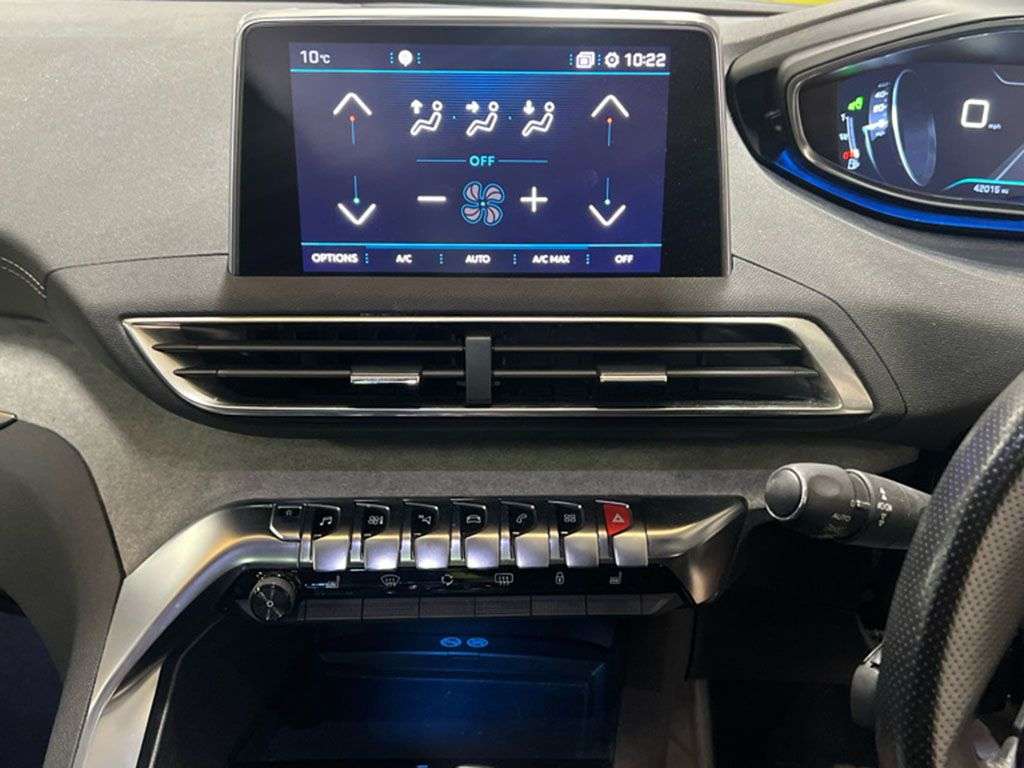 A 2018 PEUGEOT 3008 2.0 BlueHDi GT SUV 5dr Diesel EAT Euro 6 (s/s) (180 ps) A 2018 PEUGEOT 3008 2.0 BlueHDi GT SUV 5dr Diesel EAT Euro 6 (s/s) (180 ps)