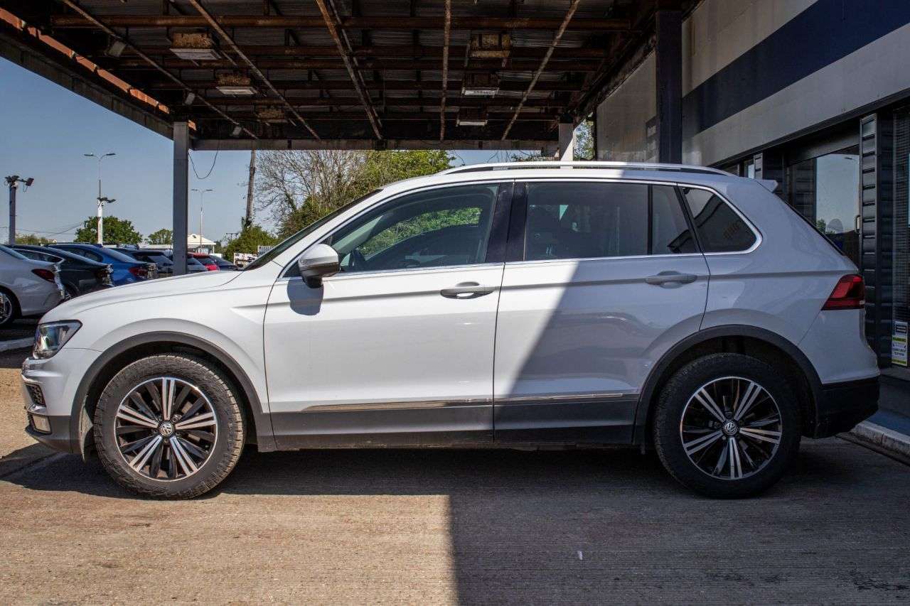 A 2018 VOLKSWAGEN TIGUAN 1.4 TSI SE Navigation SUV 5dr Petrol Manual Euro 6 (s/s) (125 ps) FULL MAIN A 2018 VOLKSWAGEN TIGUAN 1.4 TSI SE Navigation SUV 5dr Petrol Manual Euro 6 (s/s) (125 ps) FULL MAIN
