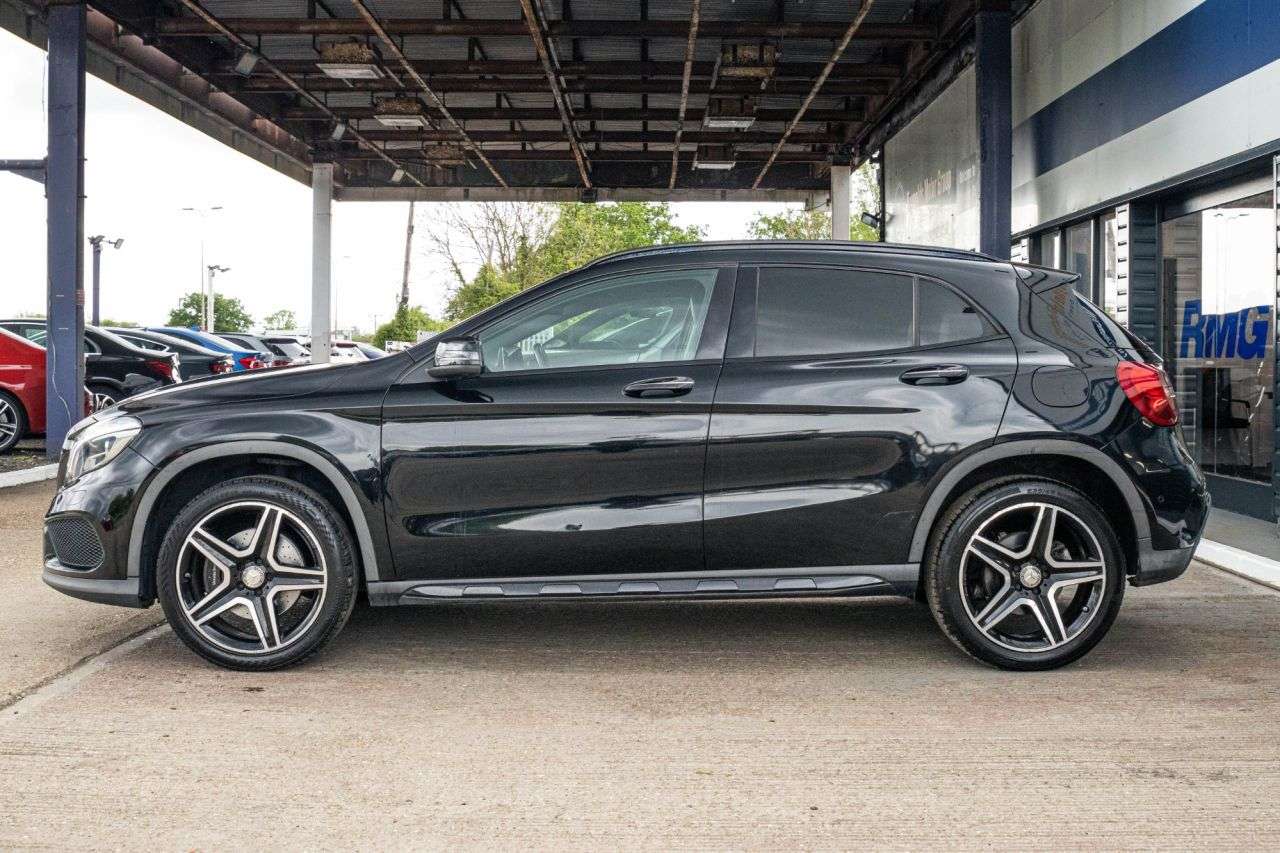 A 2016 MERCEDES-BENZ 180 2.1 GLA220d AMG Line (Premium Plus) SUV 5dr Diesel 7G-DCT 4MATIC Euro 6 (s/ A 2016 MERCEDES-BENZ 180 2.1 GLA220d AMG Line (Premium Plus) SUV 5dr Diesel 7G-DCT 4MATIC Euro 6 (s/