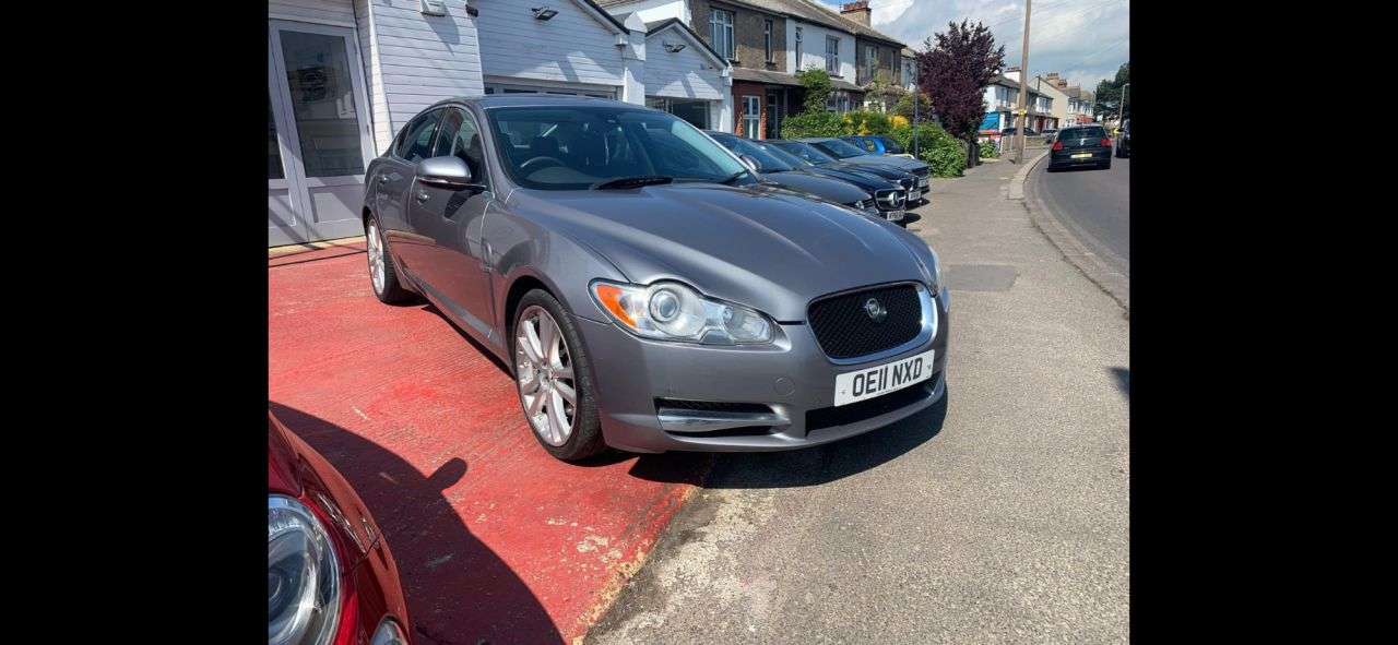 A 2011 JAGUAR XF 3.0d S V6 Premium Luxury Saloon 4dr Diesel Auto Euro 5 (275 ps) A 2011 JAGUAR XF 3.0d S V6 Premium Luxury Saloon 4dr Diesel Auto Euro 5 (275 ps)