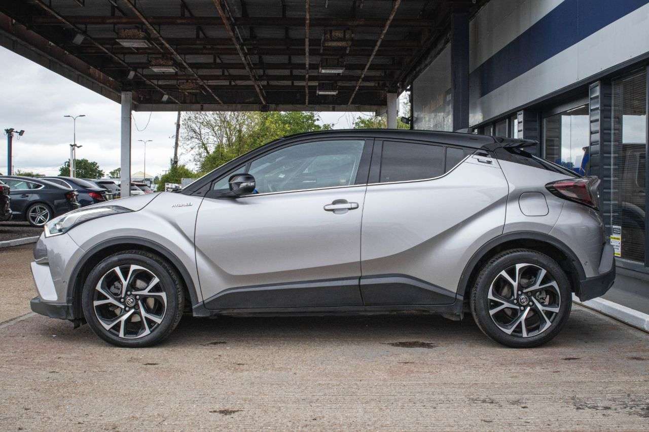 A 2017 TOYOTA C-HR 1.8 VVT-h Dynamic SUV 5dr Petrol Hybrid CVT Euro 6 (s/s) (122 ps) PARKING S A 2017 TOYOTA C-HR 1.8 VVT-h Dynamic SUV 5dr Petrol Hybrid CVT Euro 6 (s/s) (122 ps) PARKING S