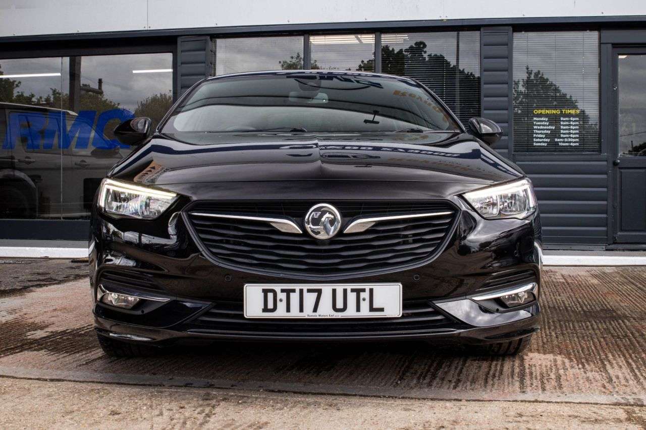 A 2017 VAUXHALL INSIGNIA 2.0 Turbo D BlueInjection SRi VX Line Nav Grand Sport 5dr Diesel Manual Eur A 2017 VAUXHALL INSIGNIA 2.0 Turbo D BlueInjection SRi VX Line Nav Grand Sport 5dr Diesel Manual Eur