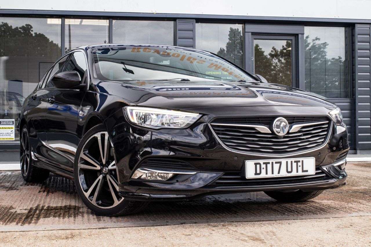 A 2017 VAUXHALL INSIGNIA 2.0 Turbo D BlueInjection SRi VX Line Nav Grand Sport 5dr Diesel Manual Eur A 2017 VAUXHALL INSIGNIA 2.0 Turbo D BlueInjection SRi VX Line Nav Grand Sport 5dr Diesel Manual Eur