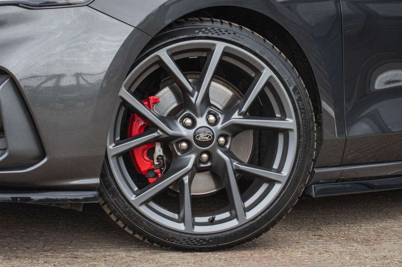A 2020 FORD FOCUS 2.3T EcoBoost ST Hatchback 5dr Petrol Manual Euro 6 (s/s) (280 ps) HDD NAV A 2020 FORD FOCUS 2.3T EcoBoost ST Hatchback 5dr Petrol Manual Euro 6 (s/s) (280 ps) HDD NAV