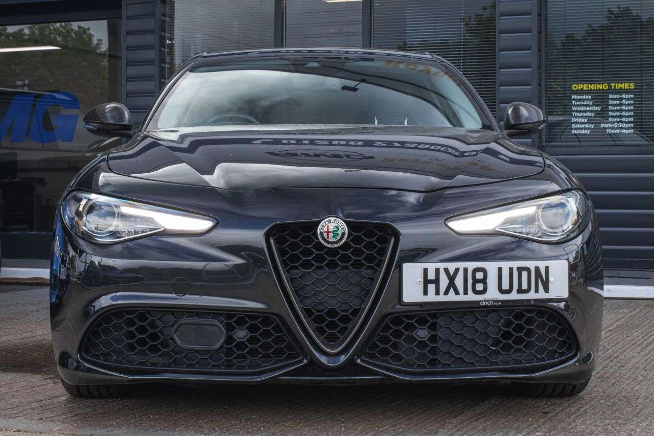 A 2018 ALFA ROMEO GIULIA 2.0T Veloce Saloon 4dr Petrol Auto Euro 6 (s/s) (280 ps) LEATHER TRIM | PER A 2018 ALFA ROMEO GIULIA 2.0T Veloce Saloon 4dr Petrol Auto Euro 6 (s/s) (280 ps) LEATHER TRIM | PER
