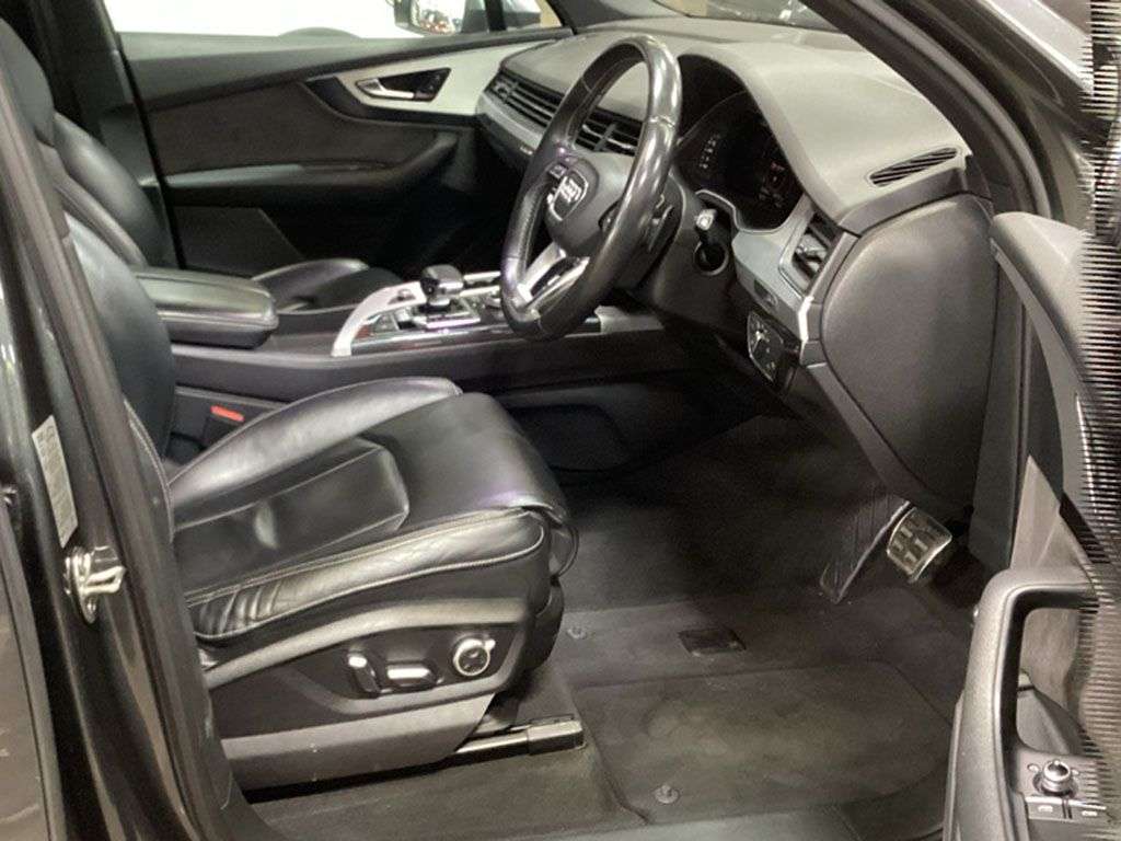 A 2018 AUDI SQ7 4.0 TDI V8 SUV 5dr Diesel Tiptronic quattro Euro 6 (s/s) (435 ps) VIRTUAL C A 2018 AUDI SQ7 4.0 TDI V8 SUV 5dr Diesel Tiptronic quattro Euro 6 (s/s) (435 ps) VIRTUAL C