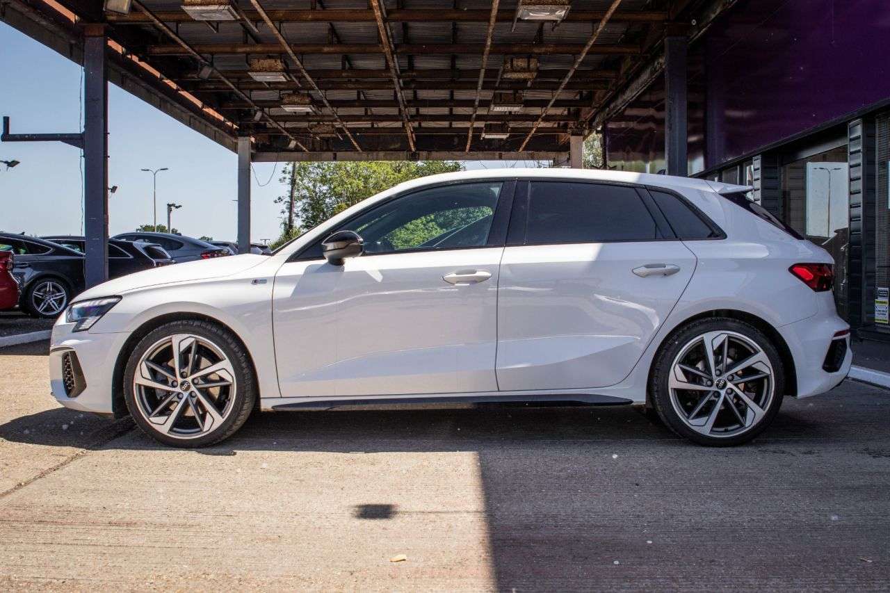A 2022 AUDI A3 1.5 TFSI 35 Edition 1 Sportback 5dr Petrol S Tronic Euro 6 (s/s) (150 ps) A 2022 AUDI A3 1.5 TFSI 35 Edition 1 Sportback 5dr Petrol S Tronic Euro 6 (s/s) (150 ps)