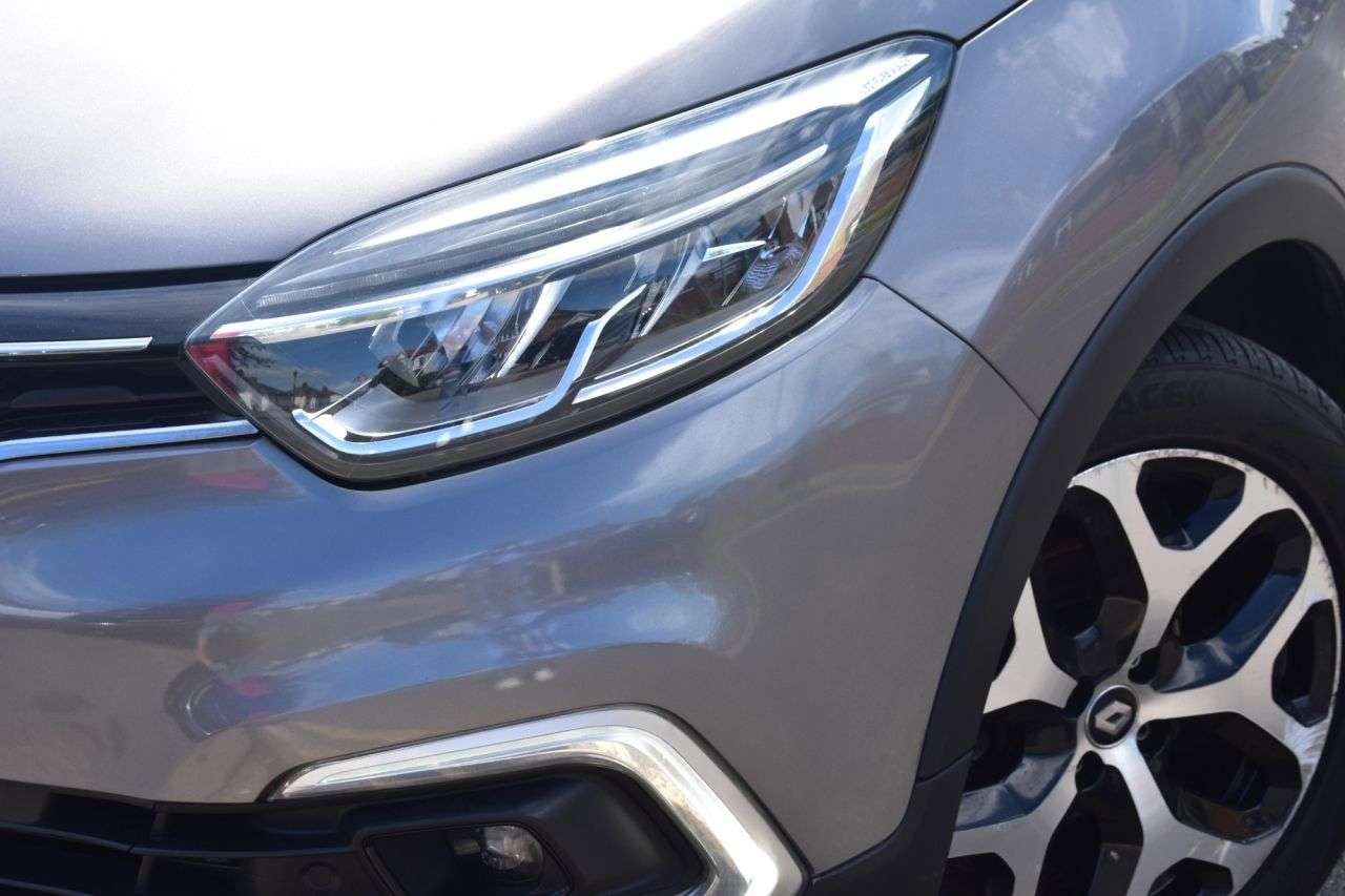A 2018 RENAULT CAPTUR 0.9 TCe ENERGY Signature X Nav SUV 5dr Petrol Manual Euro 6 REVERSE CAMERA A 2018 RENAULT CAPTUR 0.9 TCe ENERGY Signature X Nav SUV 5dr Petrol Manual Euro 6 REVERSE CAMERA