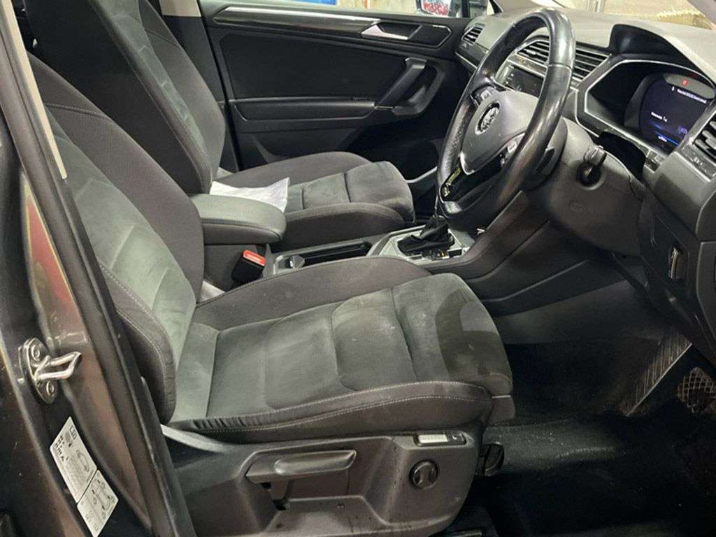 A 2018 VOLKSWAGEN TIGUAN ALLSPACE 1.4 TSI SEL SUV 5dr Petrol DSG Euro 6 (s/s) (150 ps) A 2018 VOLKSWAGEN TIGUAN ALLSPACE 1.4 TSI SEL SUV 5dr Petrol DSG Euro 6 (s/s) (150 ps)