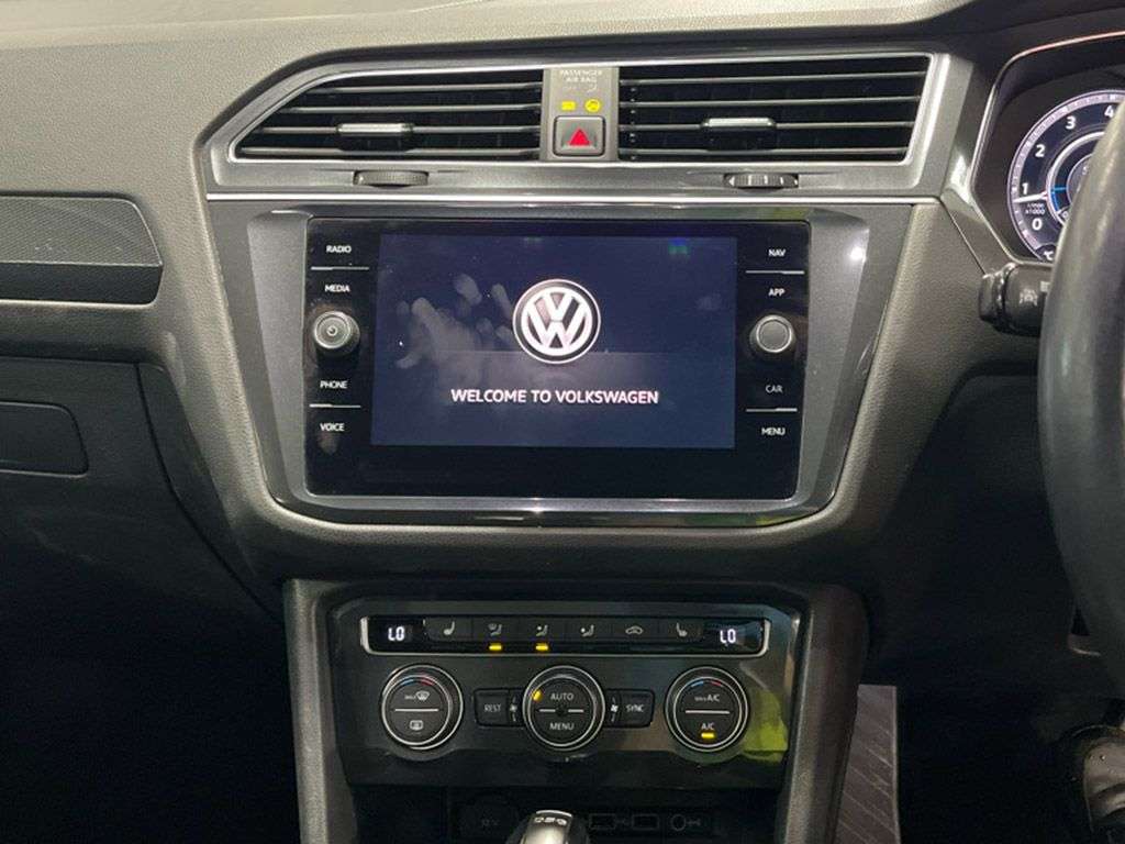 A 2018 VOLKSWAGEN TIGUAN ALLSPACE 1.4 TSI SEL SUV 5dr Petrol DSG Euro 6 (s/s) (150 ps) A 2018 VOLKSWAGEN TIGUAN ALLSPACE 1.4 TSI SEL SUV 5dr Petrol DSG Euro 6 (s/s) (150 ps)