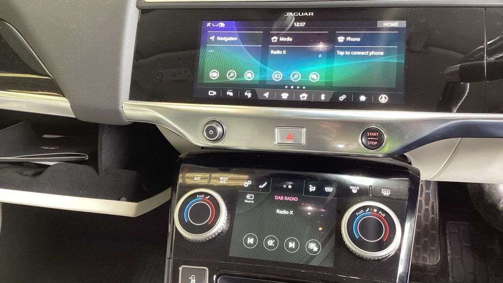A 2020 JAGUAR I-PACE 400 90kWh SE SUV 5dr Electric Auto 4WD (400 ps) A 2020 JAGUAR I-PACE 400 90kWh SE SUV 5dr Electric Auto 4WD (400 ps)