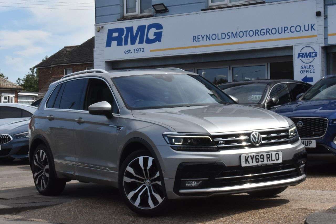 A 2019 VOLKSWAGEN TIGUAN 2.0 TDI R-Line Tech SUV 5dr Diesel DSG 4Motion Euro 6 | LOW MILES | HEATED A 2019 VOLKSWAGEN TIGUAN 2.0 TDI R-Line Tech SUV 5dr Diesel DSG 4Motion Euro 6 | LOW MILES | HEATED