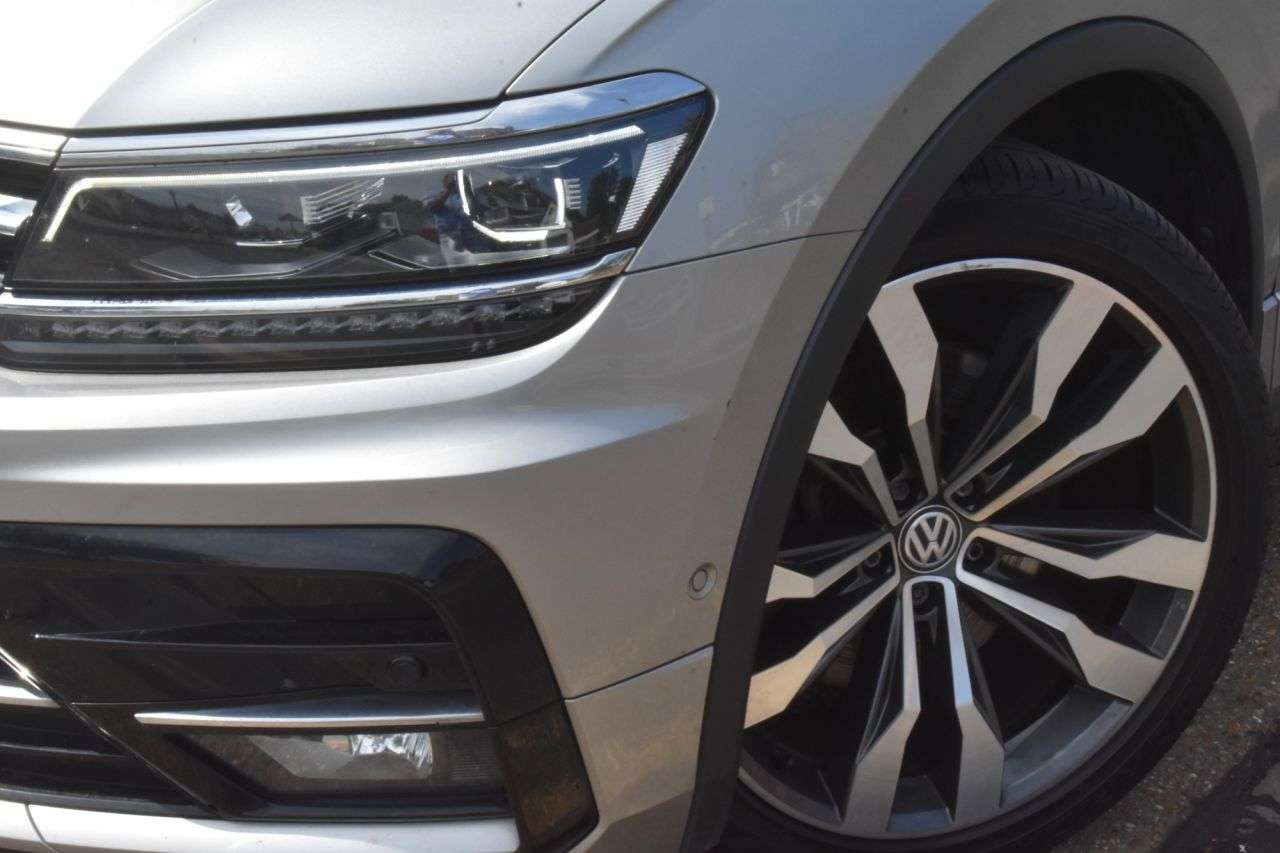 A 2019 VOLKSWAGEN TIGUAN 2.0 TDI R-Line Tech SUV 5dr Diesel DSG 4Motion Euro 6 | LOW MILES | HEATED A 2019 VOLKSWAGEN TIGUAN 2.0 TDI R-Line Tech SUV 5dr Diesel DSG 4Motion Euro 6 | LOW MILES | HEATED