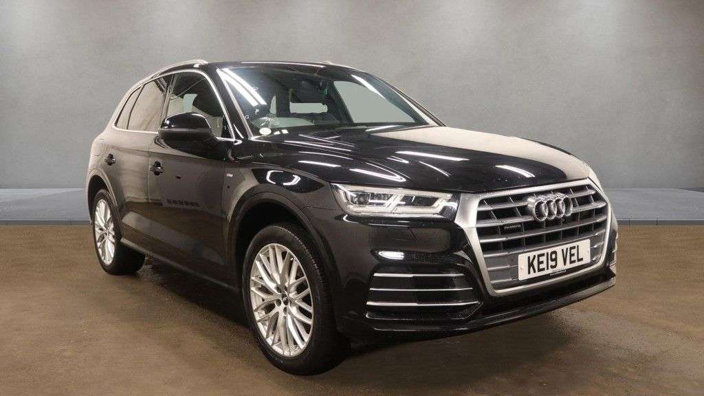 A 2019 AUDI Q5 2.0 TDI 40 S line SUV 5dr Diesel S Tronic quattro Euro 6 (s/s) (190 ps) A 2019 AUDI Q5 2.0 TDI 40 S line SUV 5dr Diesel S Tronic quattro Euro 6 (s/s) (190 ps)