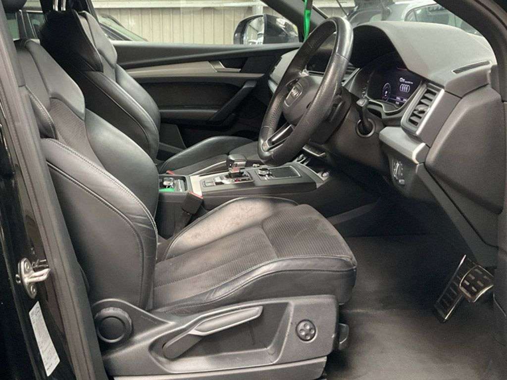 A 2019 AUDI Q5 2.0 TDI 40 S line SUV 5dr Diesel S Tronic quattro Euro 6 (s/s) (190 ps) A 2019 AUDI Q5 2.0 TDI 40 S line SUV 5dr Diesel S Tronic quattro Euro 6 (s/s) (190 ps)