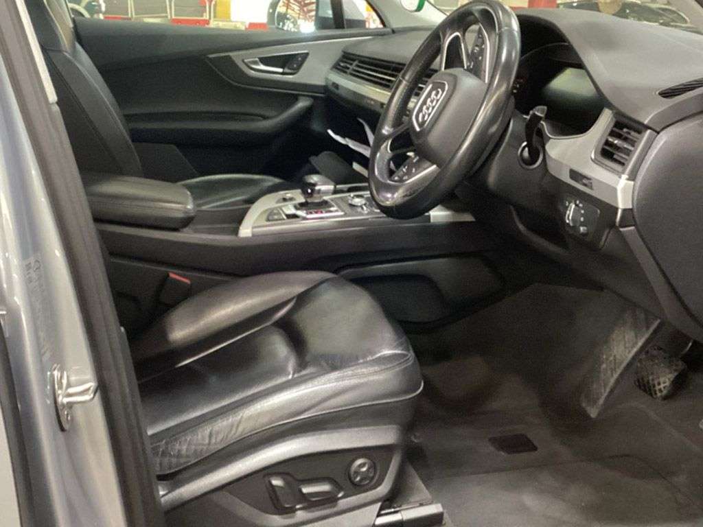 A 2019 AUDI Q7 3.0 TDI V6 45 Sport SUV 5dr Diesel Tiptronic quattro Euro 6 (s/s) (231 ps) A 2019 AUDI Q7 3.0 TDI V6 45 Sport SUV 5dr Diesel Tiptronic quattro Euro 6 (s/s) (231 ps)