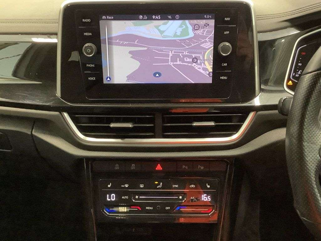 A 2022 VOLKSWAGEN T-ROC 2.0 TSI R SUV 5dr Petrol DSG 4Motion Euro 6 (s/s) (300 ps) A 2022 VOLKSWAGEN T-ROC 2.0 TSI R SUV 5dr Petrol DSG 4Motion Euro 6 (s/s) (300 ps)