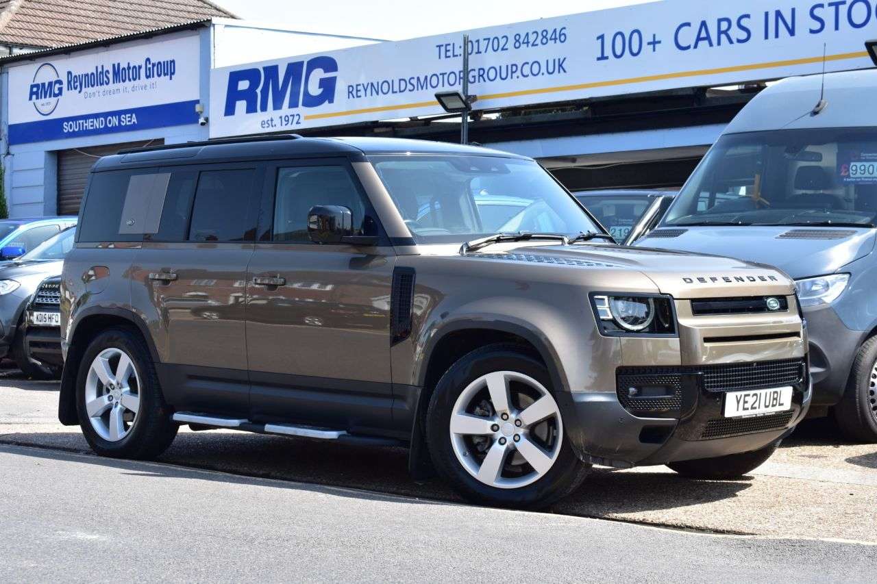 A 2021 LAND ROVER DEFENDER 2.0 SD4 First Edition SUV 5dr Diesel Auto 4WD | RETRACTABLE TOW BAR | 360 C A 2021 LAND ROVER DEFENDER 2.0 SD4 First Edition SUV 5dr Diesel Auto 4WD | RETRACTABLE TOW BAR | 360 C