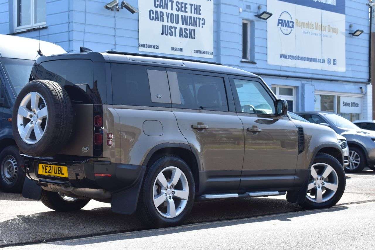 A 2021 LAND ROVER DEFENDER 2.0 SD4 First Edition SUV 5dr Diesel Auto 4WD | RETRACTABLE TOW BAR | 360 C A 2021 LAND ROVER DEFENDER 2.0 SD4 First Edition SUV 5dr Diesel Auto 4WD | RETRACTABLE TOW BAR | 360 C