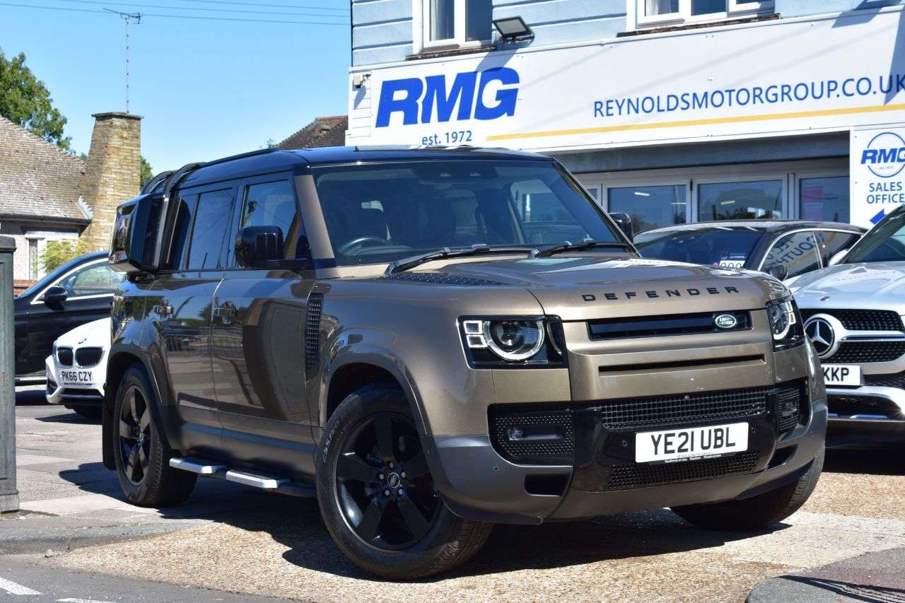 A 2021 LAND ROVER DEFENDER 2.0 SD4 First Edition SUV 5dr Diesel Auto 4WD | RETRACTABLE TOW BAR | 360 C A 2021 LAND ROVER DEFENDER 2.0 SD4 First Edition SUV 5dr Diesel Auto 4WD | RETRACTABLE TOW BAR | 360 C