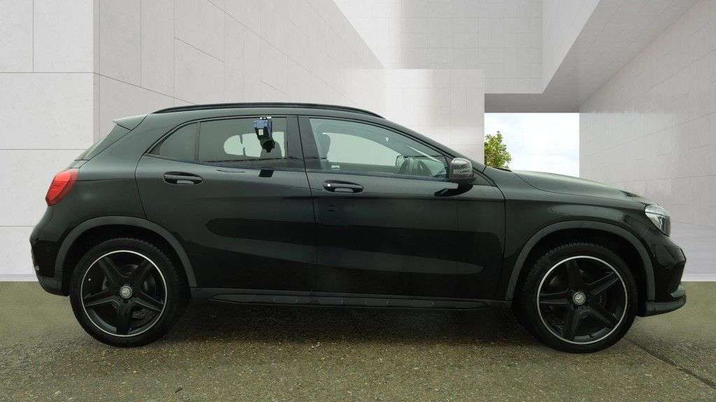 A 2016 MERCEDES-BENZ 180 2.1 GLA220d AMG Line (Premium) SUV 5dr Diesel 7G-DCT 4MATIC Euro 6 | 2 KEYS A 2016 MERCEDES-BENZ 180 2.1 GLA220d AMG Line (Premium) SUV 5dr Diesel 7G-DCT 4MATIC Euro 6 | 2 KEYS