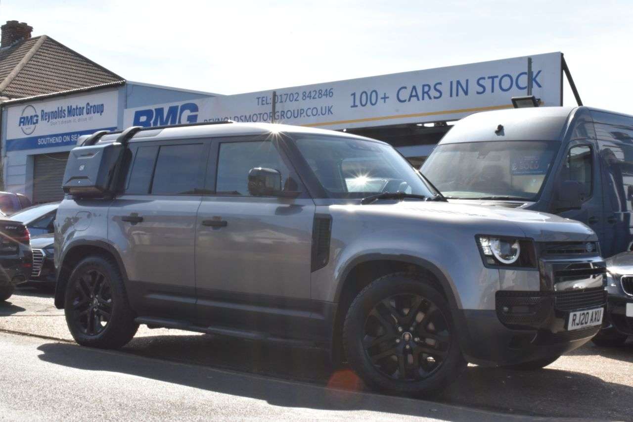 A 2020 LAND ROVER DEFENDER S A 2020 LAND ROVER DEFENDER S
