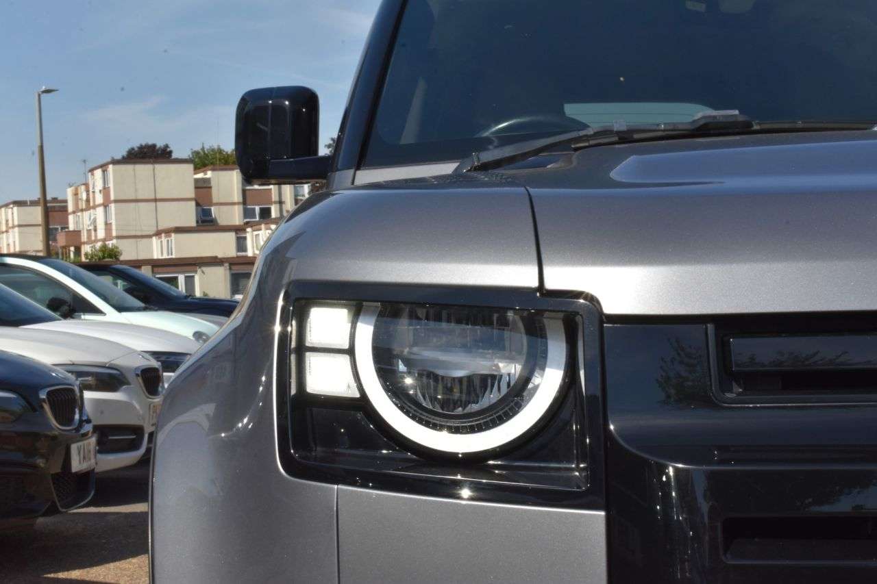 A 2020 LAND ROVER DEFENDER S A 2020 LAND ROVER DEFENDER S