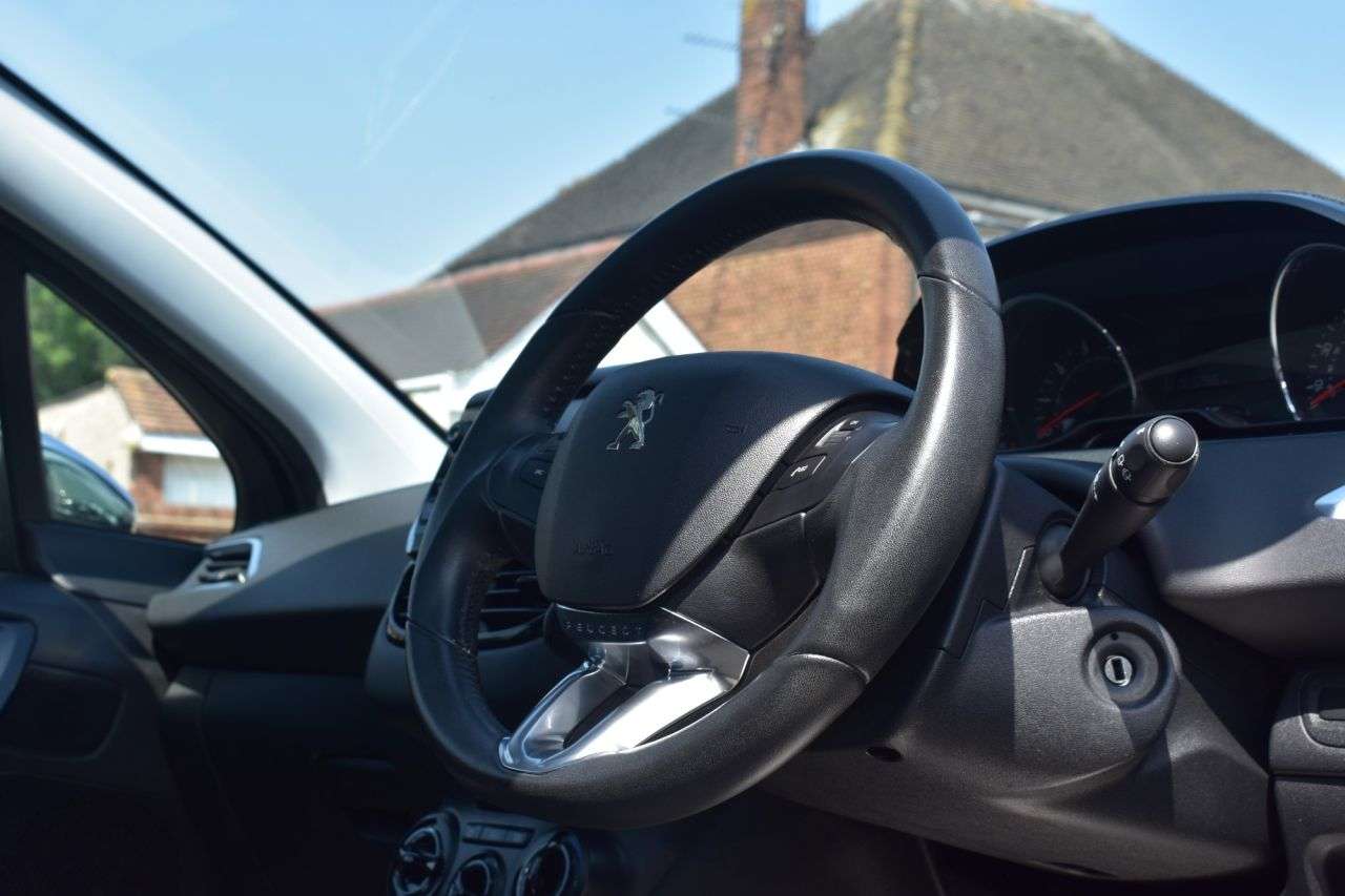 2014 PEUGEOT 208 2014 PEUGEOT 208