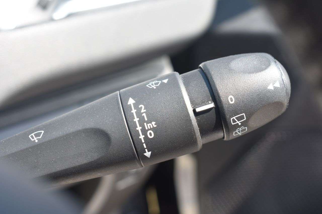 2014 PEUGEOT 208 2014 PEUGEOT 208