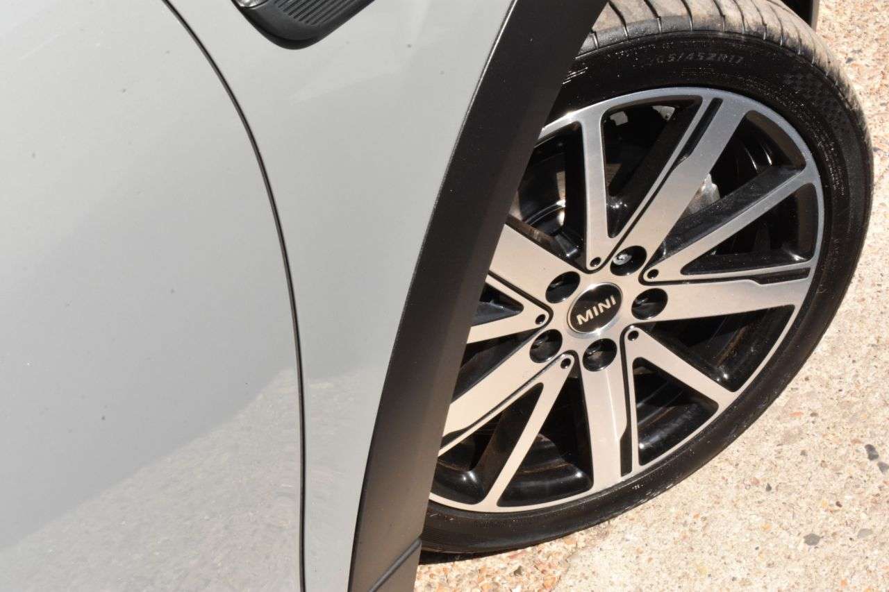 A 2022 MINI HATCH 1.5 Cooper Classic Hatchback 5dr Petrol Steptronic Euro 6 | HEATED SEATS | A 2022 MINI HATCH 1.5 Cooper Classic Hatchback 5dr Petrol Steptronic Euro 6 | HEATED SEATS |