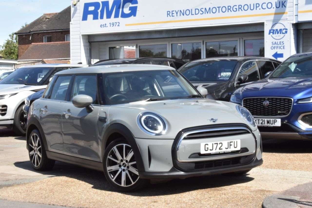 A 2022 MINI HATCH 1.5 Cooper Classic Hatchback 5dr Petrol Steptronic Euro 6 | HEATED SEATS | A 2022 MINI HATCH 1.5 Cooper Classic Hatchback 5dr Petrol Steptronic Euro 6 | HEATED SEATS |