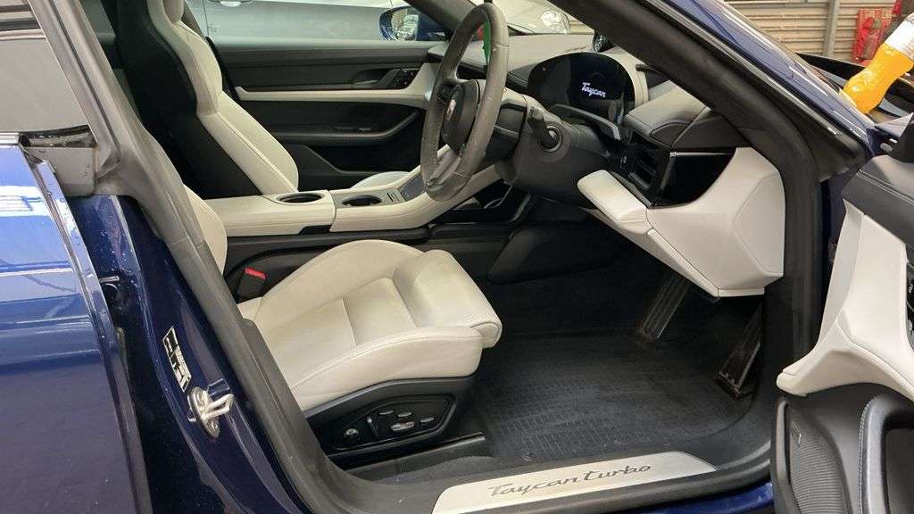 2020 PORSCHE TAYCAN 2020 PORSCHE TAYCAN