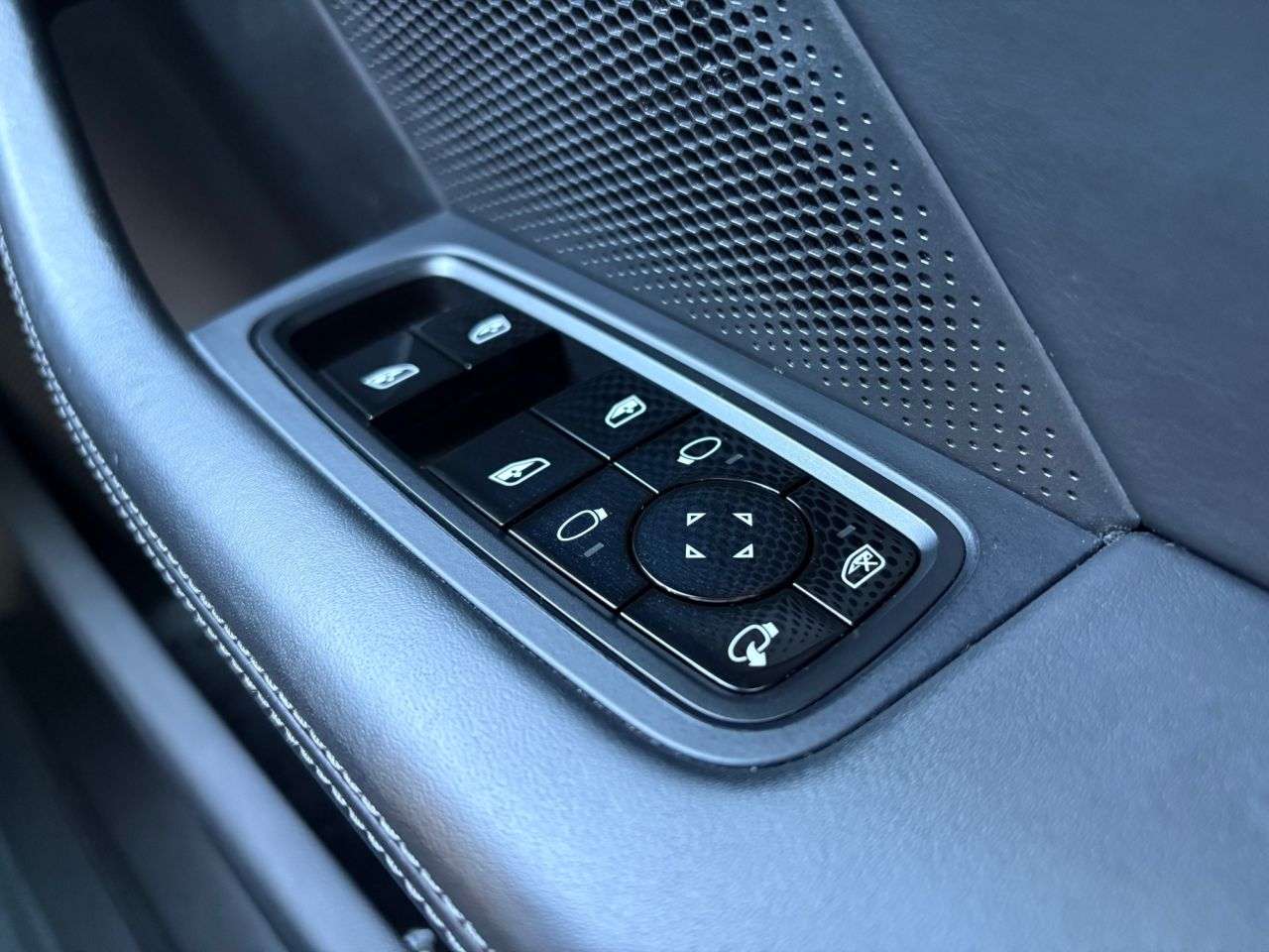 2020 PORSCHE TAYCAN 2020 PORSCHE TAYCAN