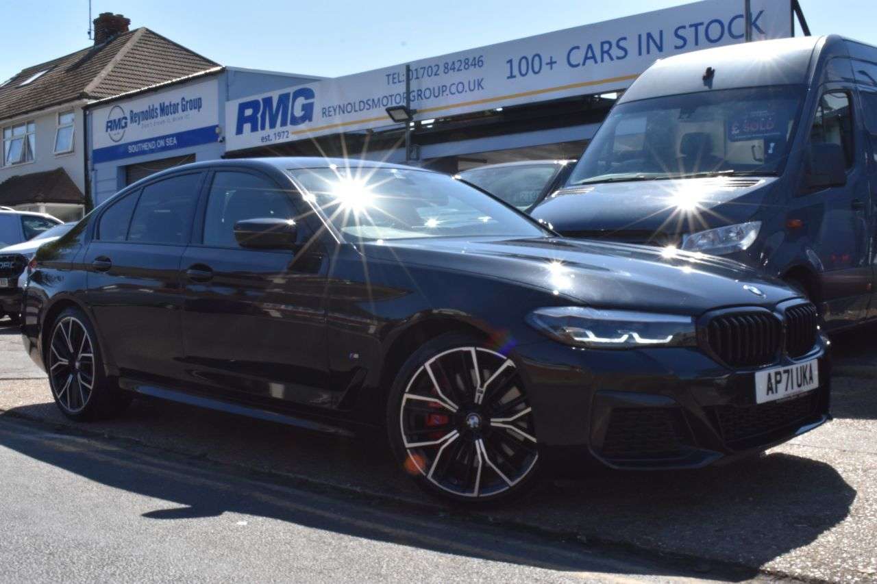 A 2021 BMW 5 SERIES 3.0 530d MHT M Sport Saloon 4dr Diesel Hybrid Steptronic xDrive Euro 6 (s/s A 2021 BMW 5 SERIES 3.0 530d MHT M Sport Saloon 4dr Diesel Hybrid Steptronic xDrive Euro 6 (s/s