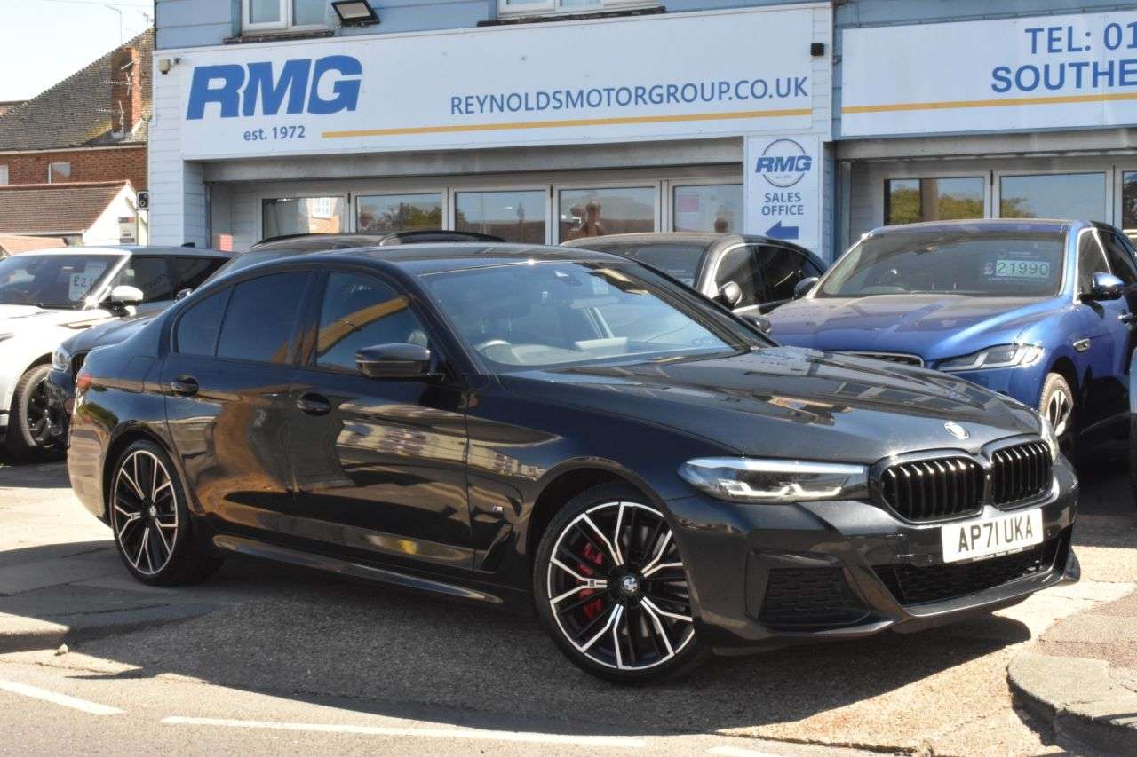 A 2021 BMW 5 SERIES 3.0 530d MHT M Sport Saloon 4dr Diesel Hybrid Steptronic xDrive Euro 6 (s/s A 2021 BMW 5 SERIES 3.0 530d MHT M Sport Saloon 4dr Diesel Hybrid Steptronic xDrive Euro 6 (s/s