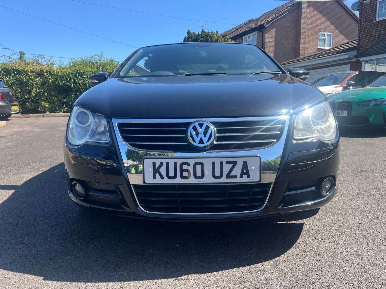 A 2010 VOLKSWAGEN EOS 2.0 TDI CR Sport Cabriolet 2dr Diesel Manual Euro 5 (140 ps) A 2010 VOLKSWAGEN EOS 2.0 TDI CR Sport Cabriolet 2dr Diesel Manual Euro 5 (140 ps)