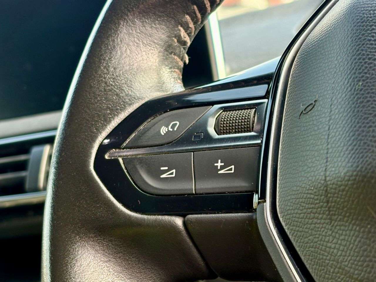 2023 PEUGEOT 3008 2023 PEUGEOT 3008