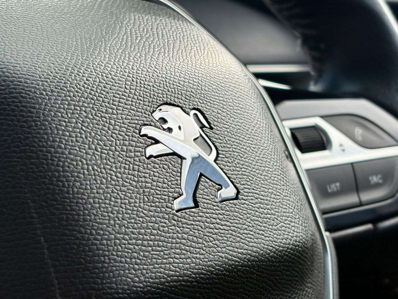 2023 PEUGEOT 3008 2023 PEUGEOT 3008