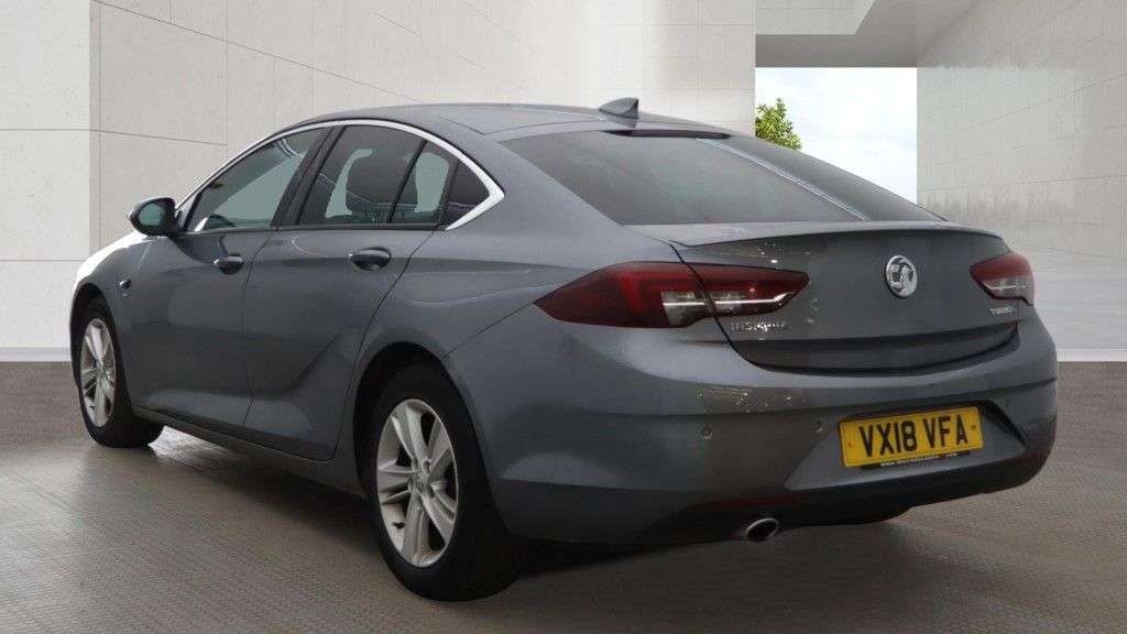 A 2018 VAUXHALL INSIGNIA 2.0 Turbo D BlueInjection SRi Nav Grand Sport 5dr Diesel Manual Euro 6 | 2 A 2018 VAUXHALL INSIGNIA 2.0 Turbo D BlueInjection SRi Nav Grand Sport 5dr Diesel Manual Euro 6 | 2