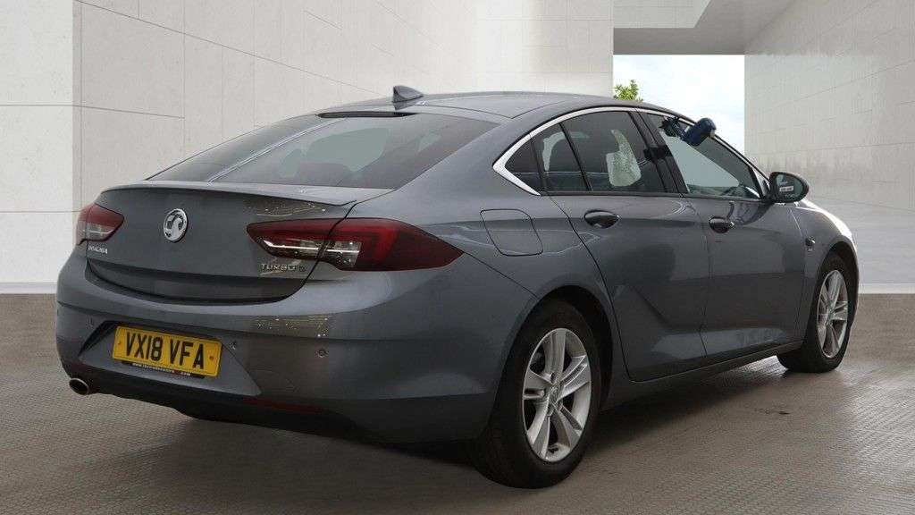 A 2018 VAUXHALL INSIGNIA 2.0 Turbo D BlueInjection SRi Nav Grand Sport 5dr Diesel Manual Euro 6 | 2 A 2018 VAUXHALL INSIGNIA 2.0 Turbo D BlueInjection SRi Nav Grand Sport 5dr Diesel Manual Euro 6 | 2