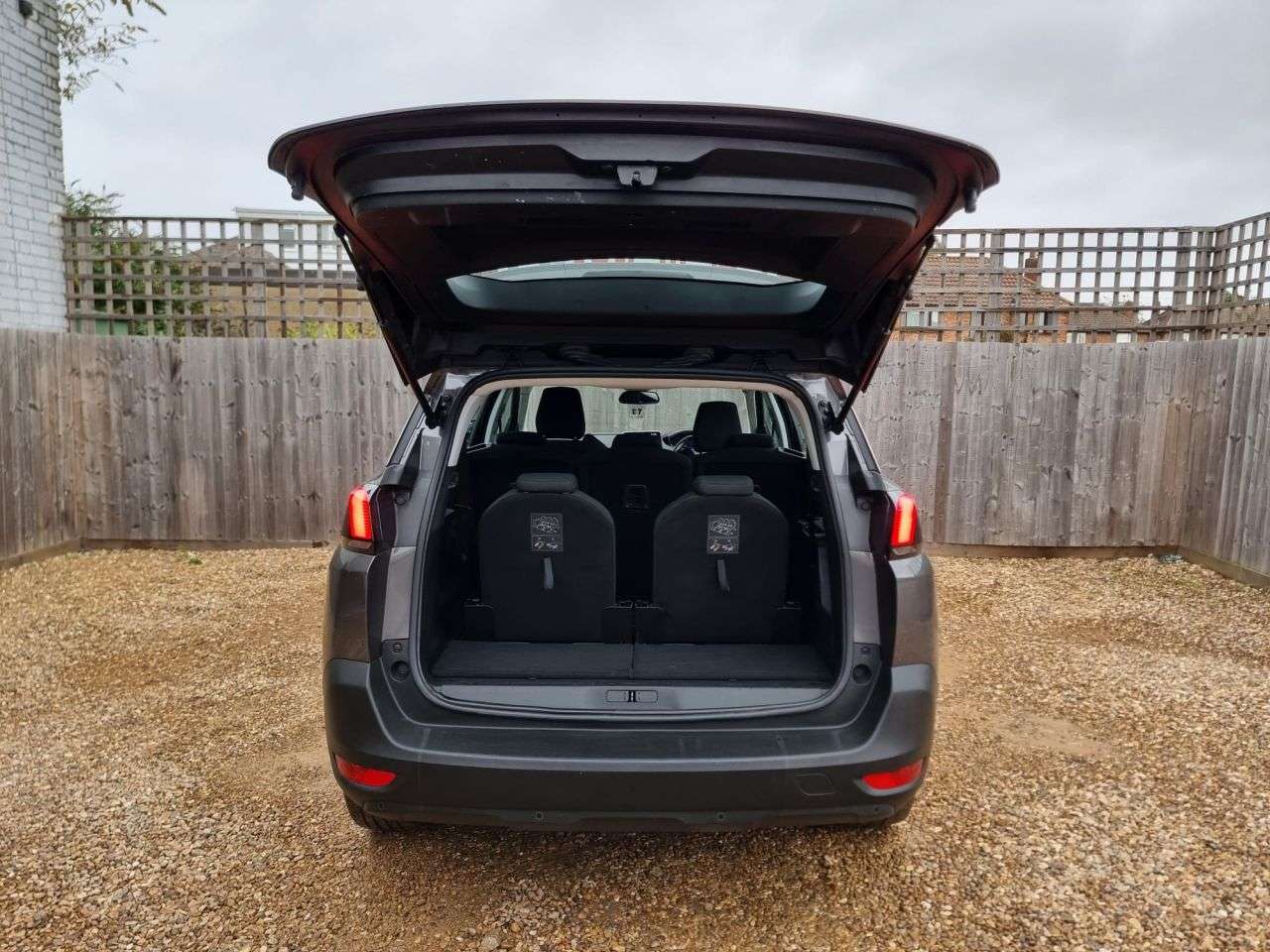 2019 PEUGEOT 5008 2019 PEUGEOT 5008