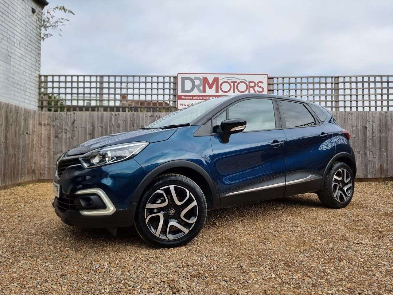 A 2019 RENAULT CAPTUR 1.5 dCi ENERGY Iconic SUV 5dr Diesel Manual Euro 6 (s/s) (90 ps) SAT NAV + A 2019 RENAULT CAPTUR 1.5 dCi ENERGY Iconic SUV 5dr Diesel Manual Euro 6 (s/s) (90 ps) SAT NAV +